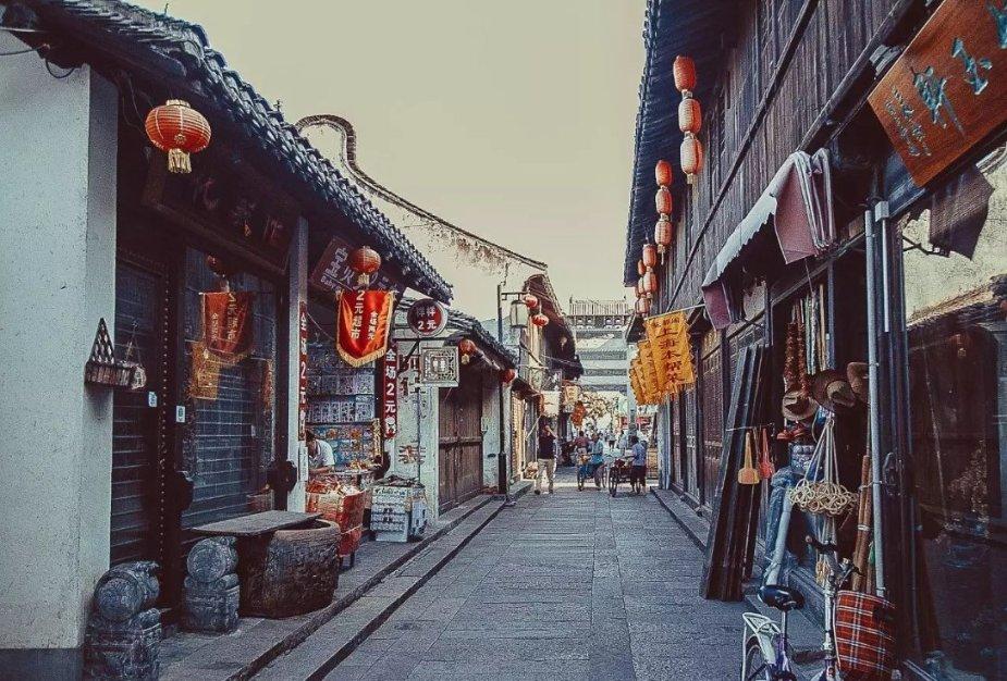比亚迪F3右前轮有刹车印、其它3轮没有、是abs坏了吗？
